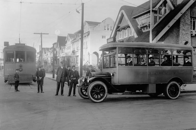 Photo of first motor bus meeting streetcar 101 in December 1917