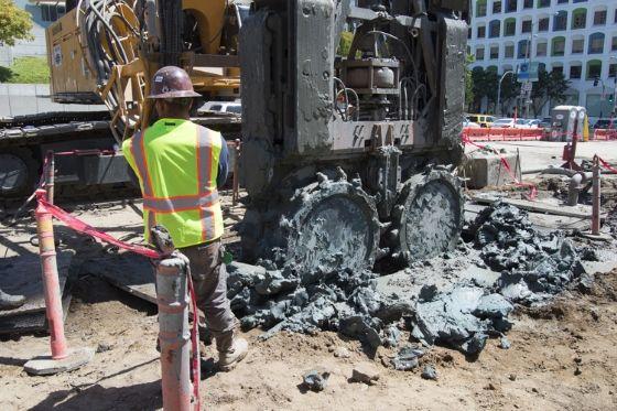 The future Yerba Buena/Moscone Station site, a hydromill digs into the dense clay and rocks with rotating discs. 