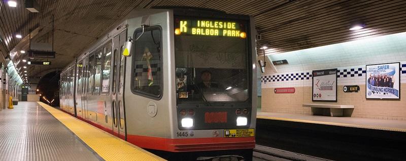 A K Ingleside train stopping at Forest Hill.