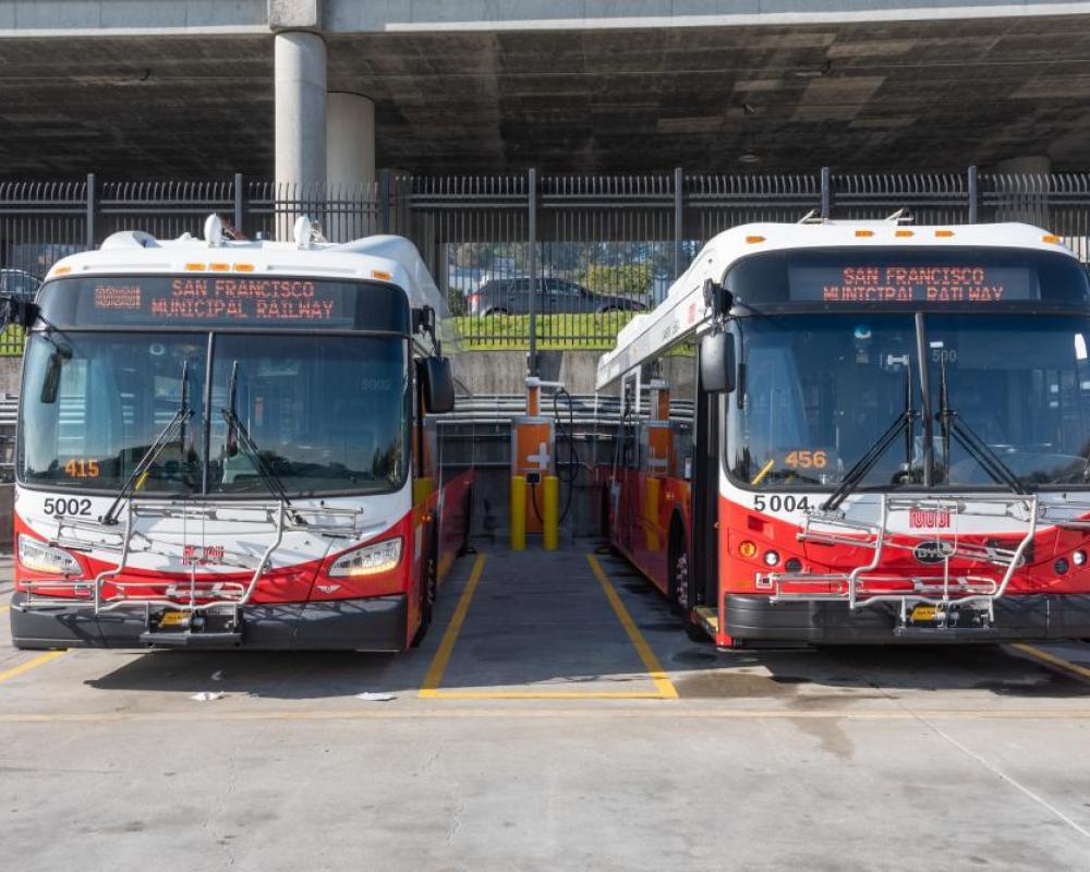 New Flyer (left) and BYD USA (right) Battery Electric Buses at Woods Stations 