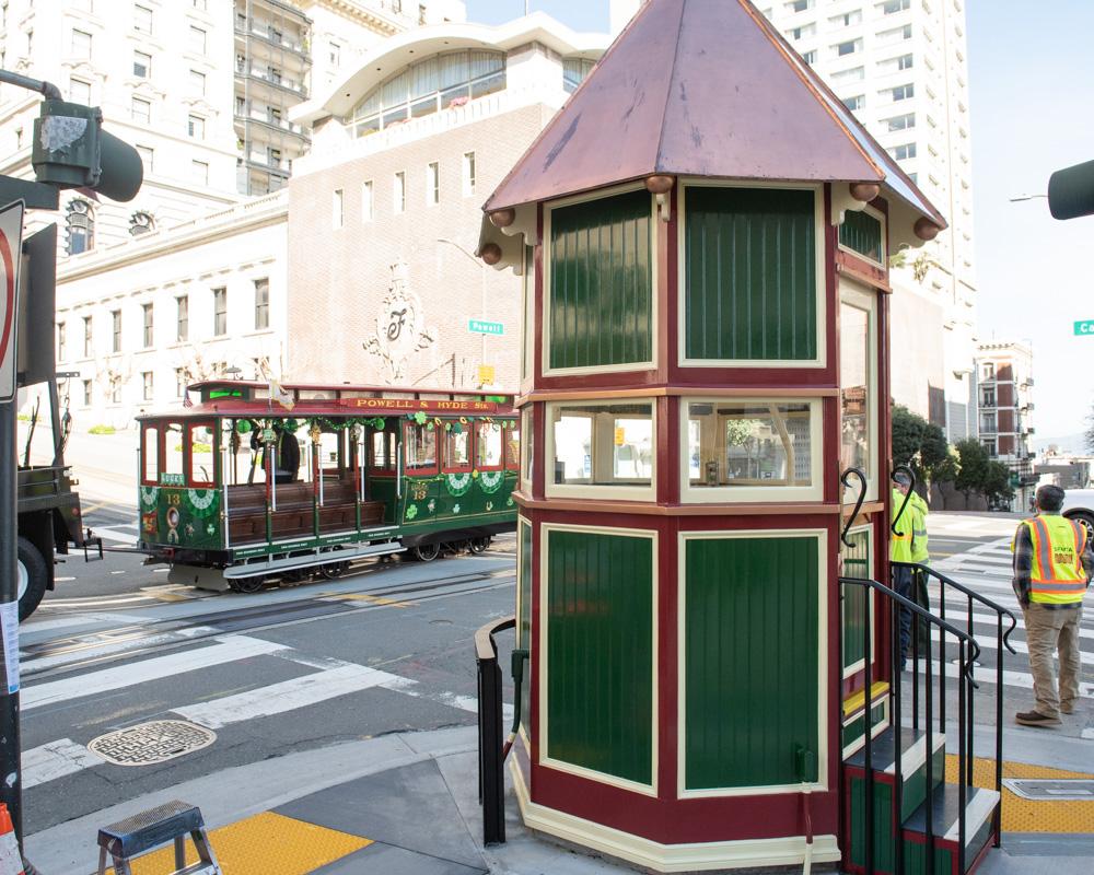 cable car signal tower at Powell and California Streets