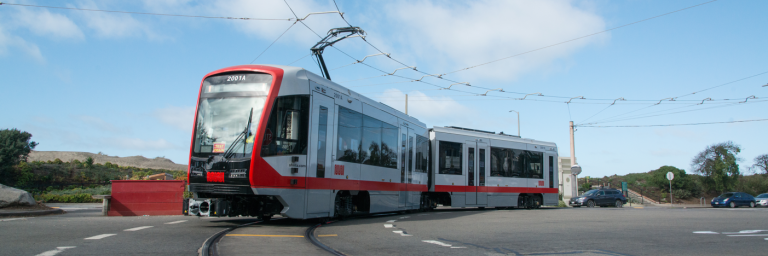 N Judah Train using the turnaround