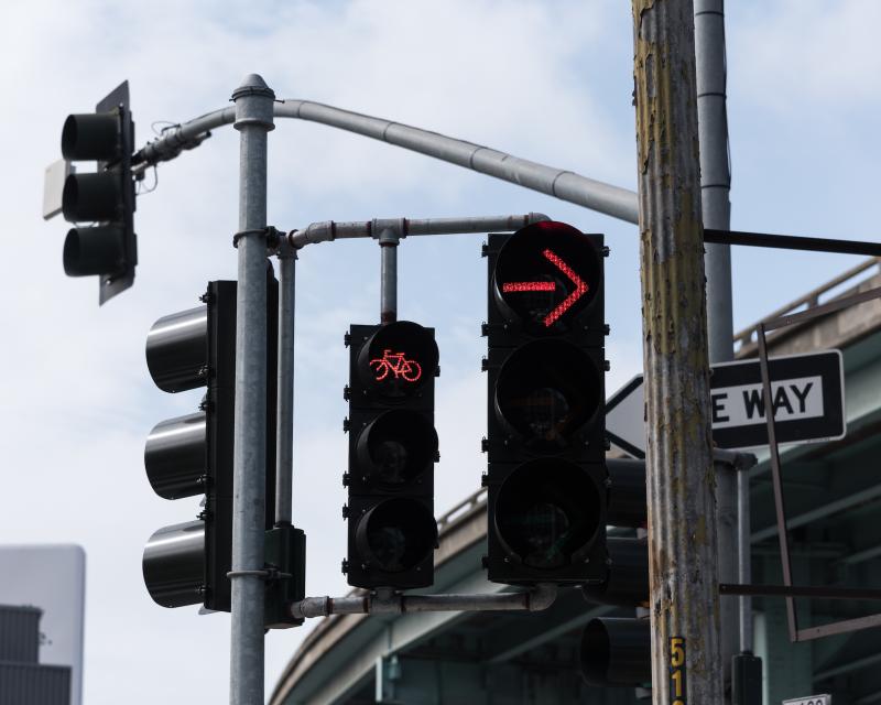 A red bike signal and red right turning signal at an intersection