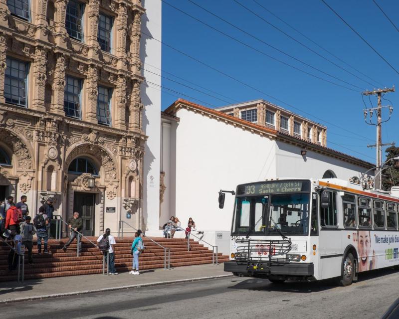 Muni arriving outside of a San Francisco school